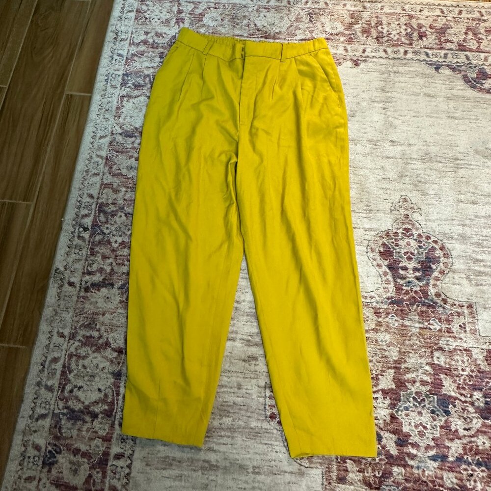Zara Women's beautiful Mustard Color Pants Size Medium  In Great Shape!!